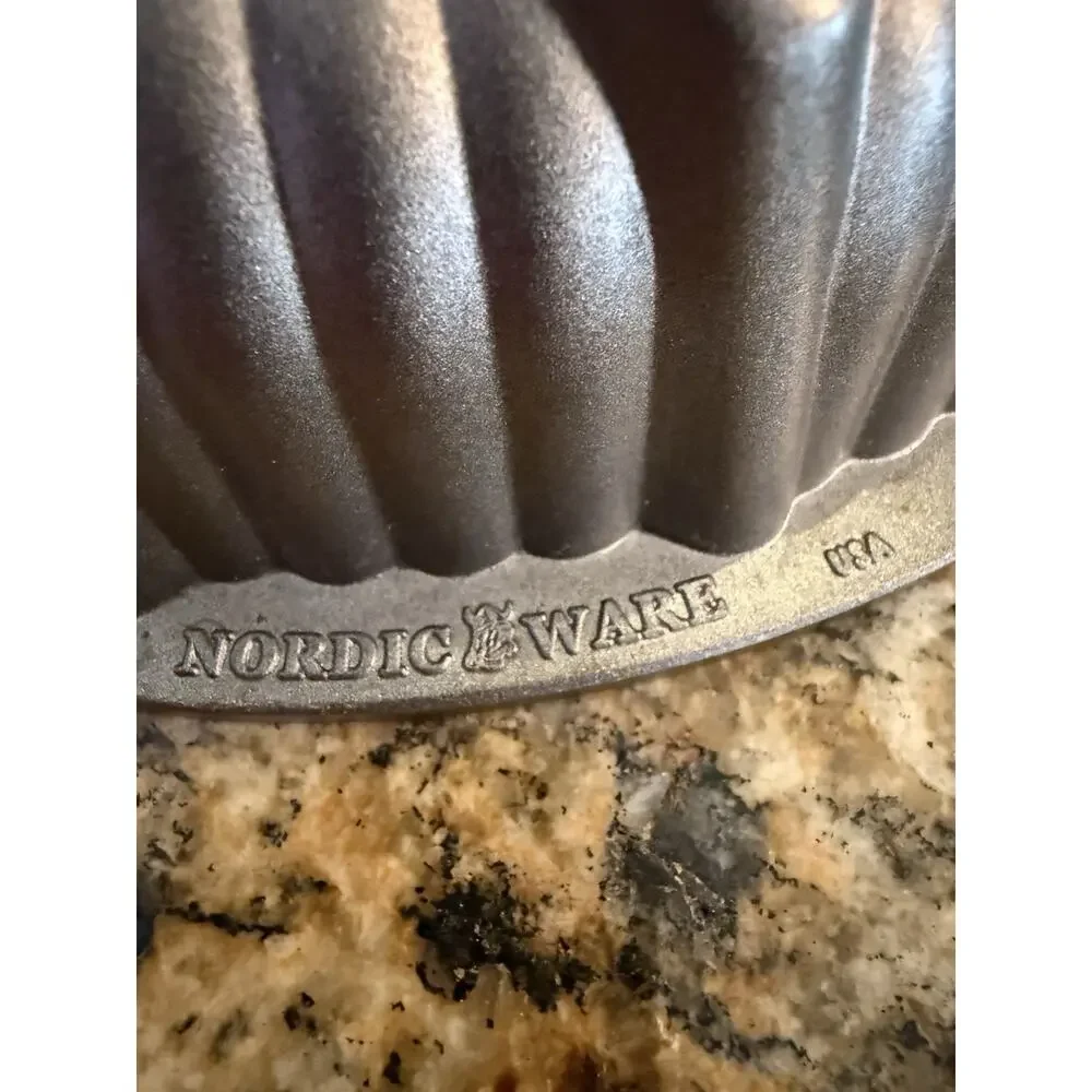 Nordic Ware 10 Cup Sunflower Bundt Pan Flower Cake Non Stick Bake Ware 10.5